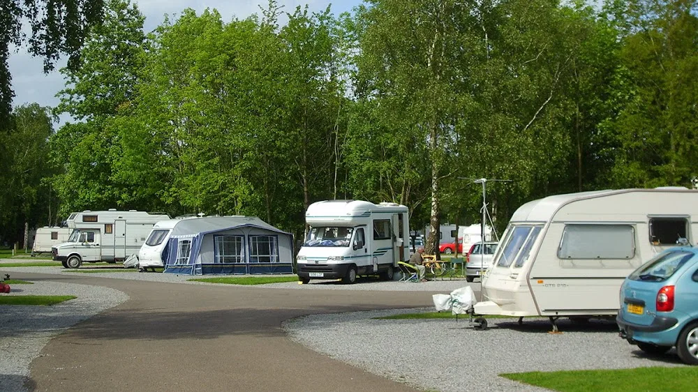 Alderstead Heath Caravan and Motorhome Club Campsite - Coulsdon pet otel