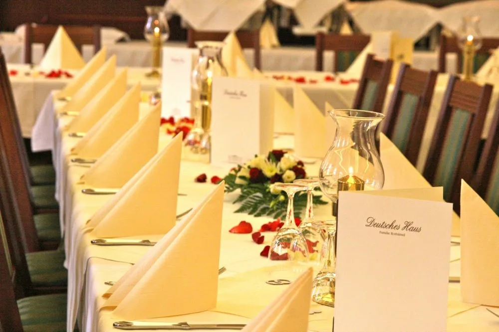 "Deutsches Haus", Restaurant & Pension - Dallgow-Döberitz pet otel
