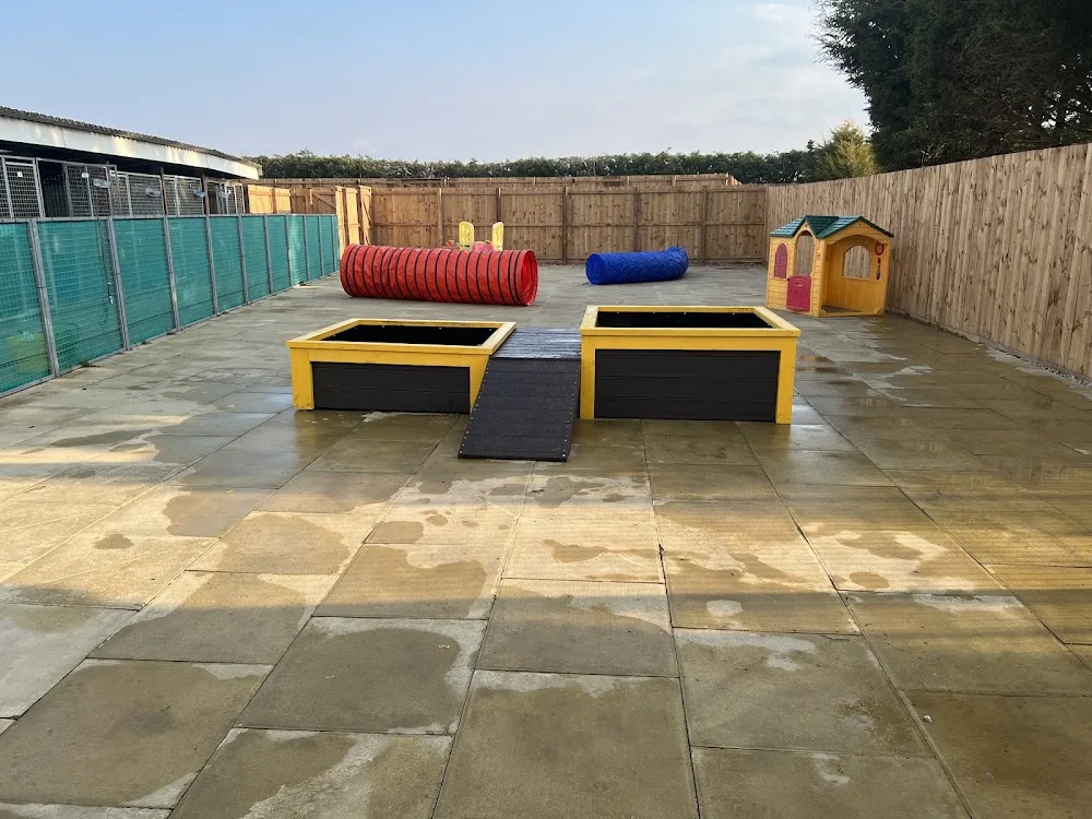 Centre Barks K9 Stay & Play & Secure Field & Cattery - Darlington pet otel görseli 3