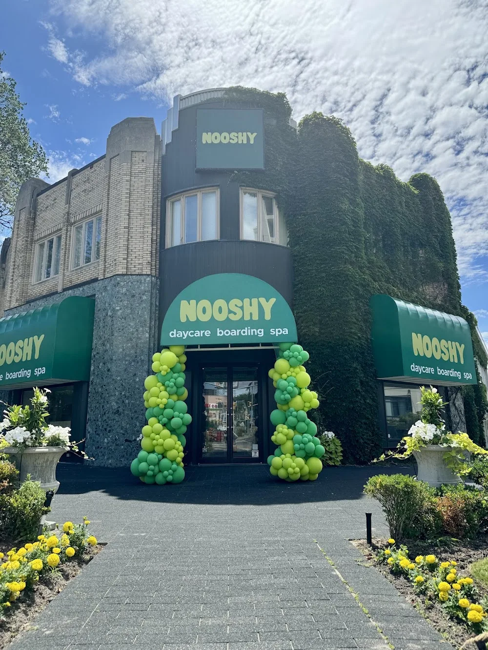 Nooshy Bloor West Village - Etobicoke pet otel