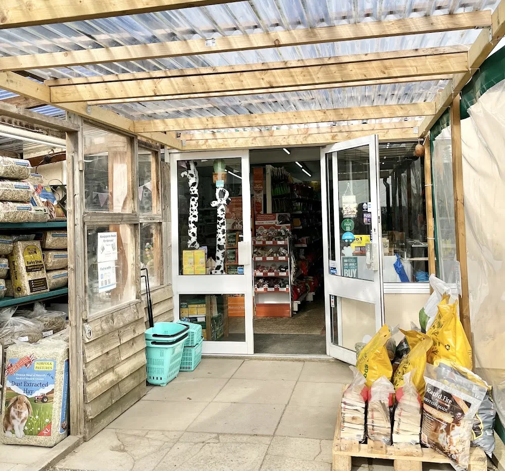 Dovart Pet Supplies and Boarding Kennels - Bedford pet otel