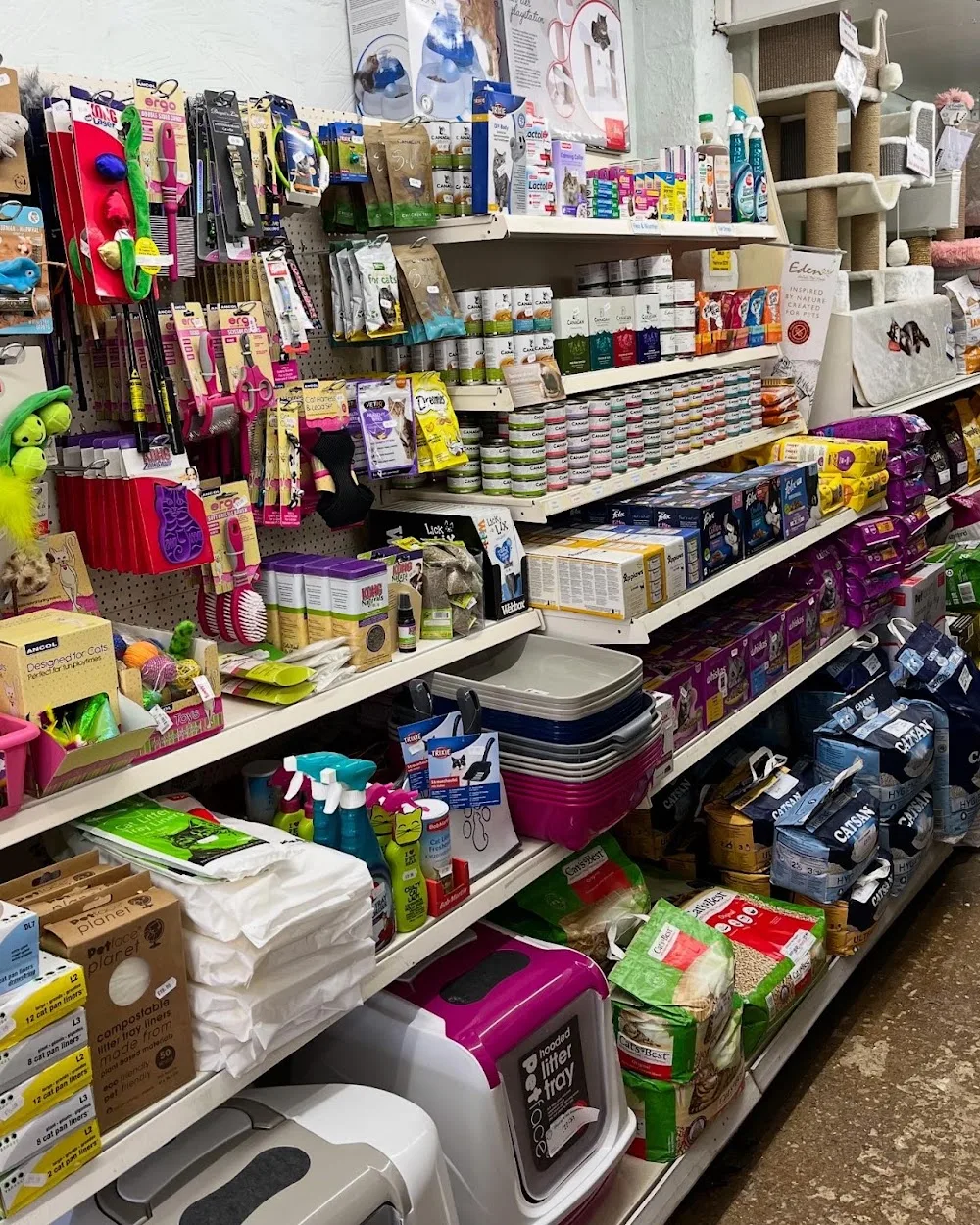 Dovart Pet Supplies and Boarding Kennels - Bedford pet otel görseli 3
