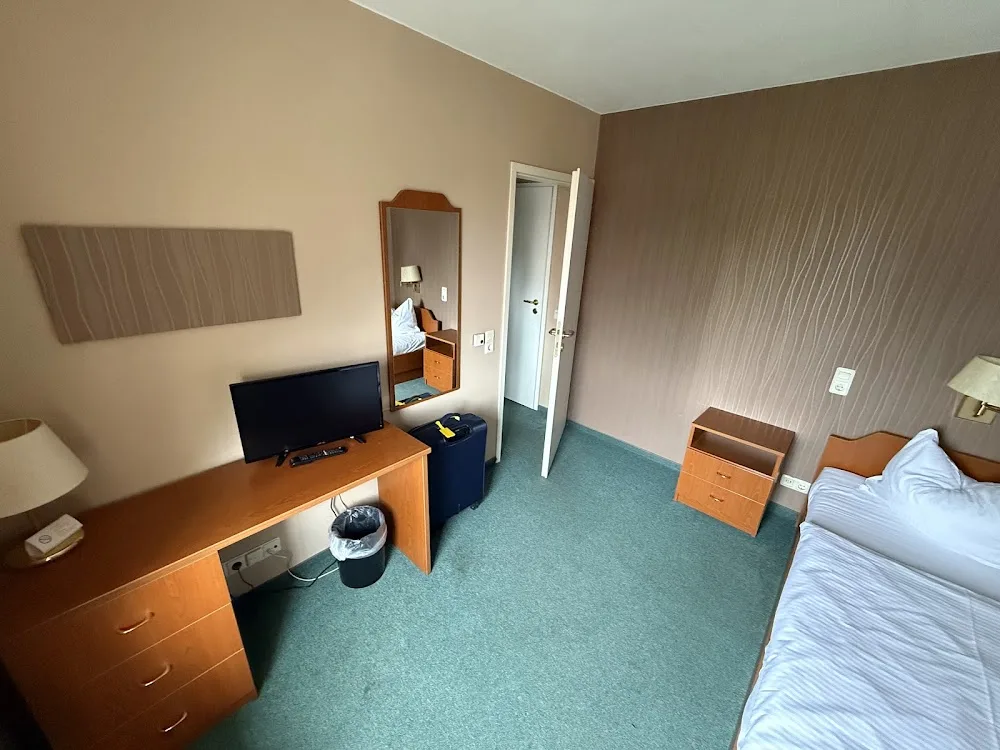 Am Krähenberg Pension/Café & Schifffahrten - Halle (Saale) pet otel görseli 3