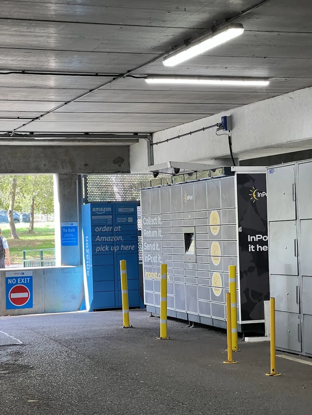Amazon Locker - kennel - Harrow pet otel