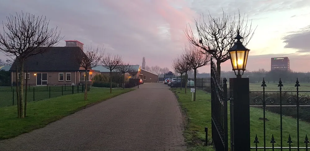Dierenhotel de Hendrikshoeve - Houten pet otel görseli 3