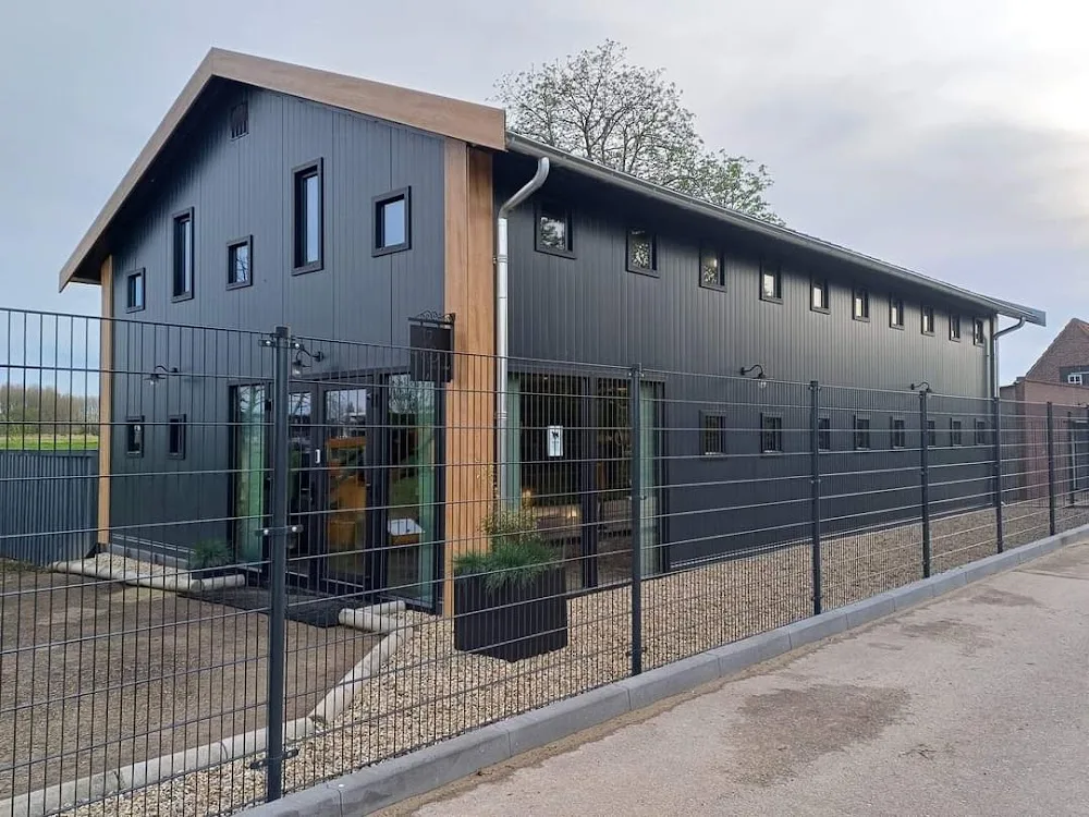 Het Poezenhotel - Houten pet otel