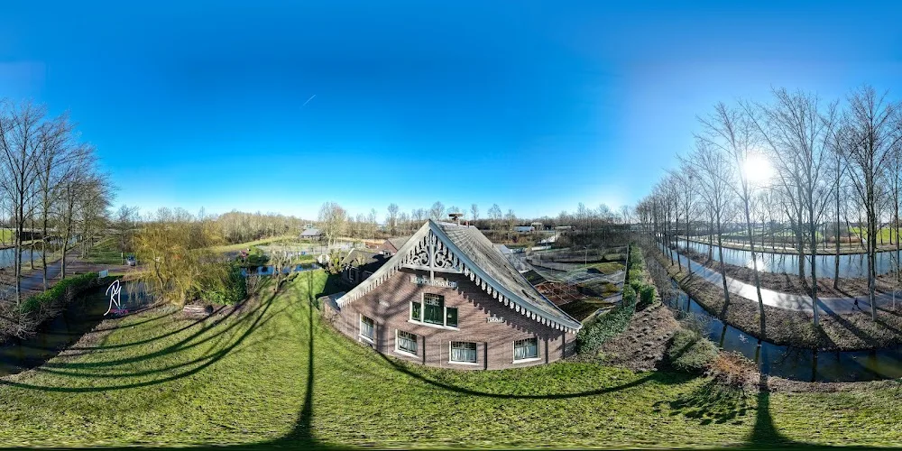 Stichting Rijpickerwaard - Houten pet otel görseli 3