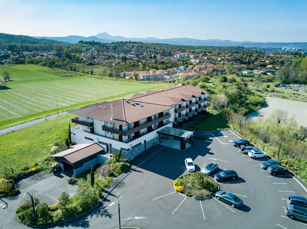 Le Petit Bonneval - Restaurant et Hostellerie à Pérignat-lès-Sarliève - La Roche-Blanche pet otel görseli 3