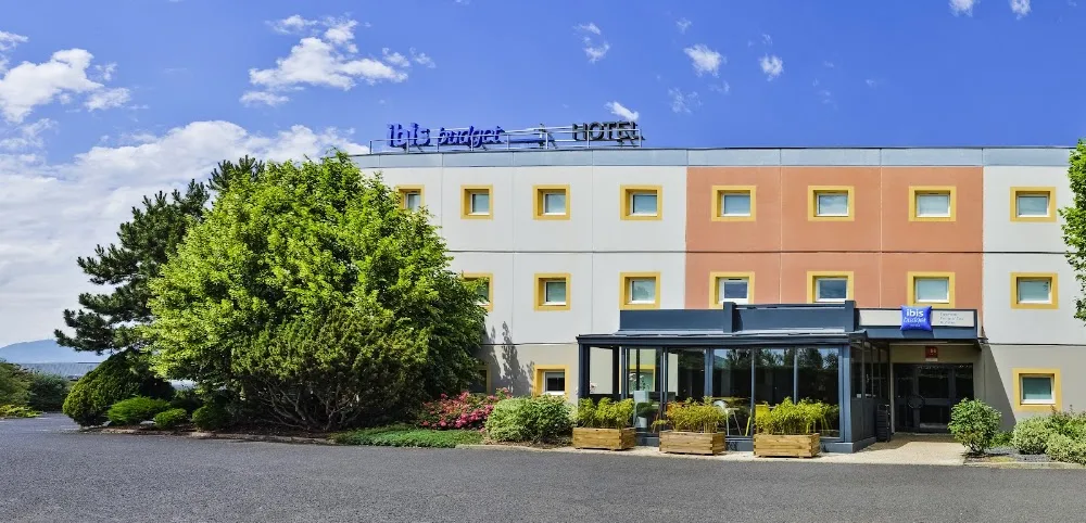 Le Petit Bonneval - Restaurant et Hostellerie à Pérignat-lès-Sarliève - La Roche-Blanche pet otel görseli 5