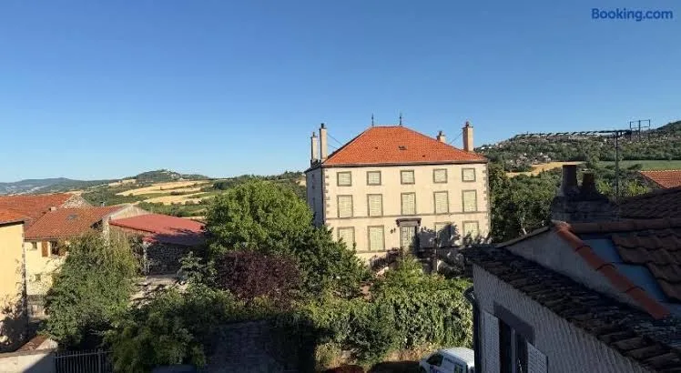 Logement indépendant avec terrasse dans petit village, animaux bienvenus - La Roche-Blanche pet otel görseli 5