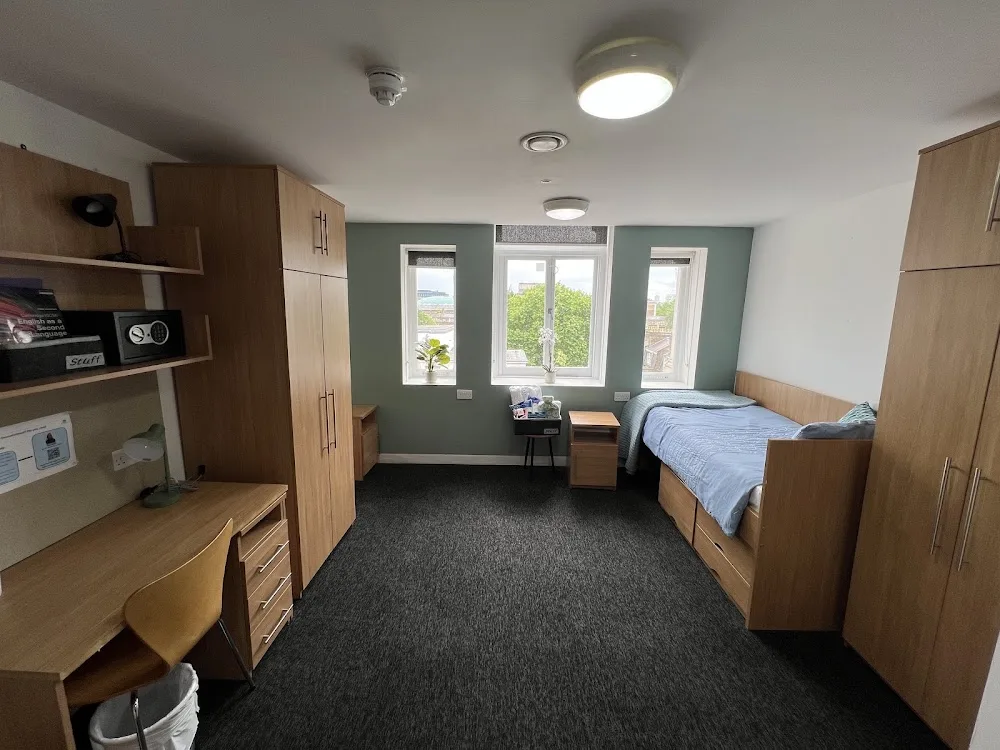 Guildhouse School - London pet otel