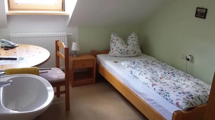 Gasthaus und Pension "Am Rennsteig" - Neuhaus am Rennweg pet otel görseli 3