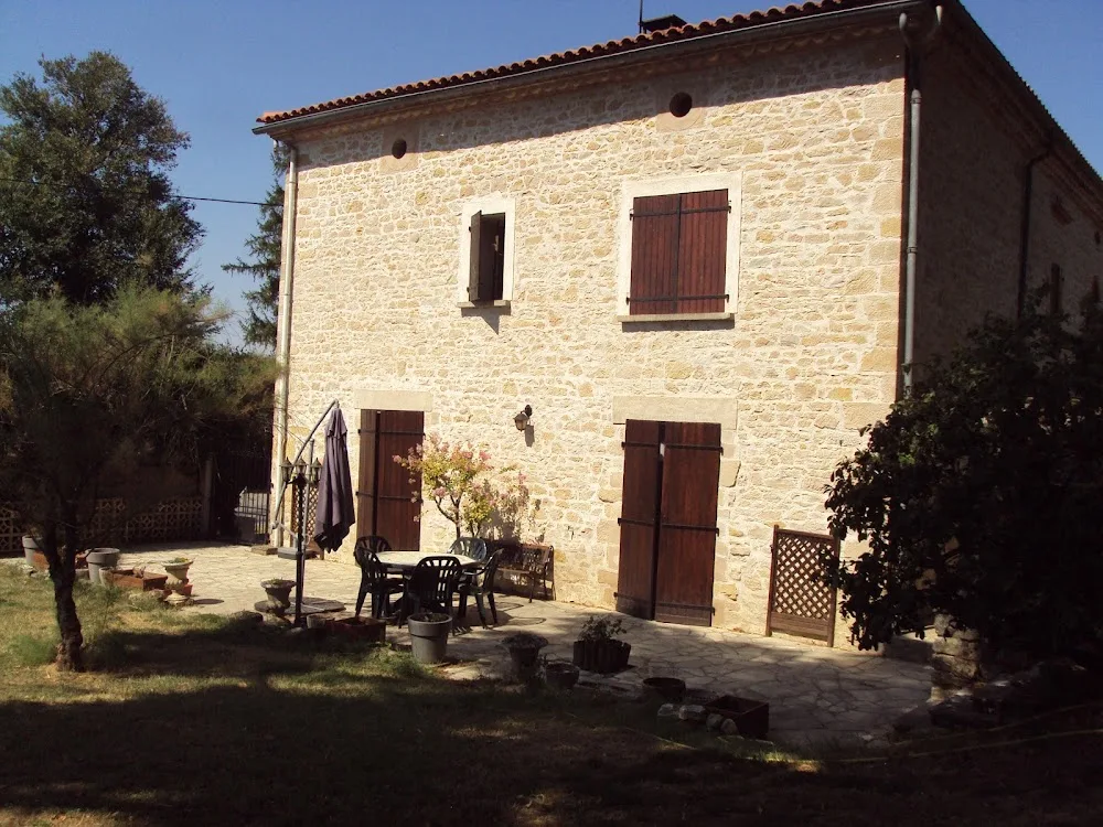 LES GRENIERS DU ROY Elevage Bergers Allemand Pension Canine et feline - Occitanie pet otel görseli 7