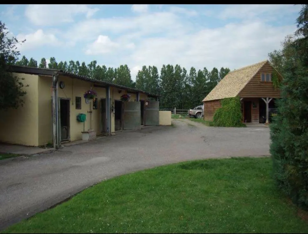 Chase Boarding Kennels - Oldbury on Severn pet otel