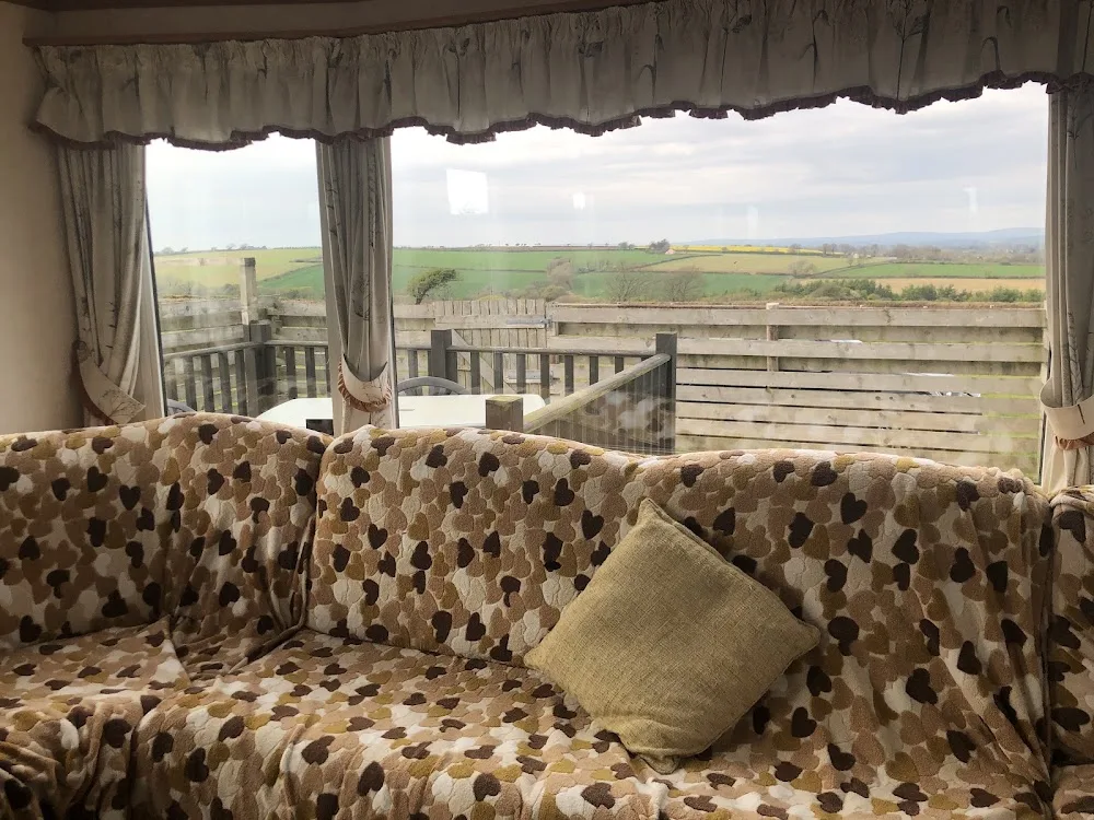 Nash Mountain Boarding Kennels - Pembrokeshire pet otel