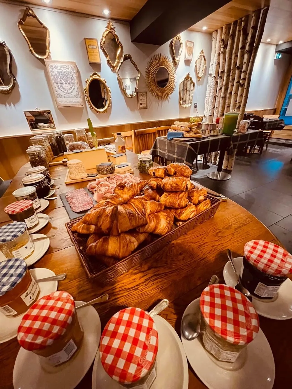 La Petite Auberge Hôtel Restaurant à Bourg Saint Maurice - Savoie pet otel görseli 3