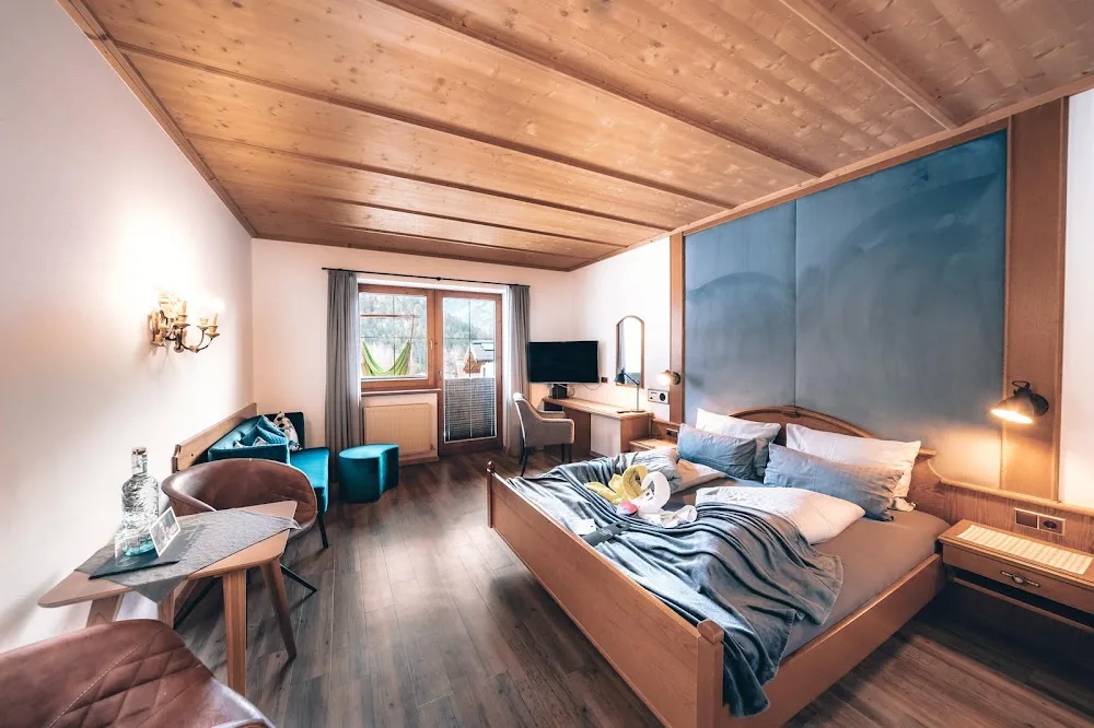 Alpenhotel Tyrol - B&B - Alpines Lifestyle & Konzepthotel Hotel am Achensee | #spreadcoolvibes | Hundefreundlich - Tyrol pet otel görseli 3