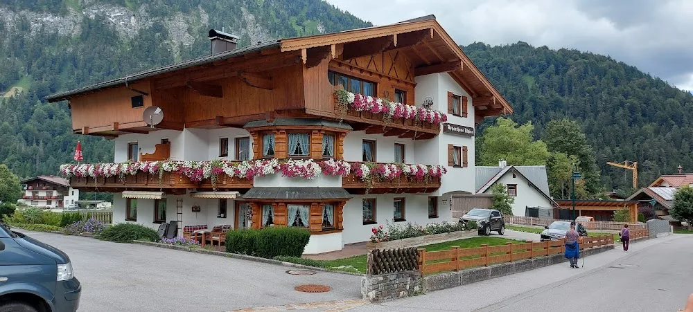Alpenhotel Tyrol - B&B - Alpines Lifestyle & Konzepthotel Hotel am Achensee | #spreadcoolvibes | Hundefreundlich - Tyrol pet otel görseli 4