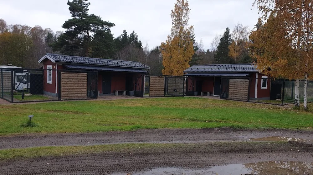 Skogmursgårdens Hunddagis & Pensionat - Valbo pet otel
