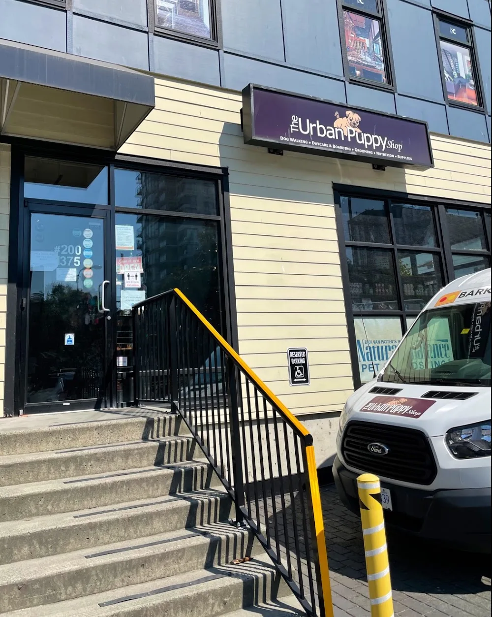 The Urban Puppy Shop - Vancouver pet otel görseli 2