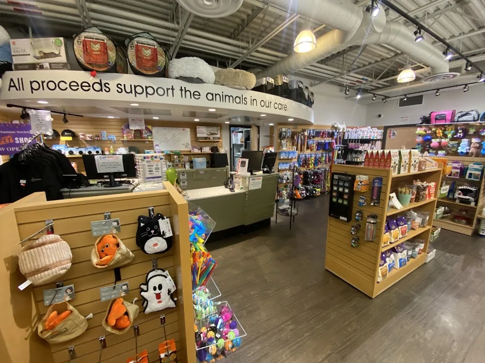 Winnipeg Humane Society Pet Shop - Winnipeg pet otel görseli 3